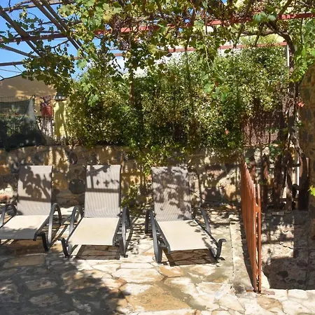 Komfort Stone House בית נופש Antimachia